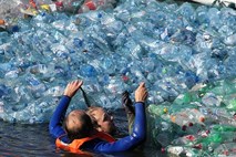 WEF z globalnim partnerstvom proti plastiki