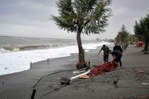 #foto #video Oslabljen orkan Zorba znatno škodo povzročil predvsem na Peloponezu