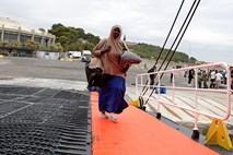Migrante z ladje Aquarius so predali Malti