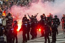 V Nemčiji v povezavi s protesti v Chemnitzu aretirali šest desničarskih teroristov