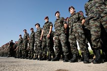 Sindikat vojakov proti spremembi ukaza o povišanju vojaških plač