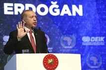Erdogan zaradi pogrešanega novinarja krepi pritisk na Savdsko Arabijo 