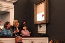 Nova lastnica deloma samouničene Banksyjeve umetnine bo nakup izvedla do konca 