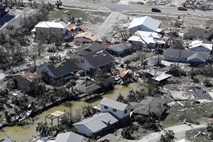 #foto Orkan Michael zahteval najmanj enajst žrtev  