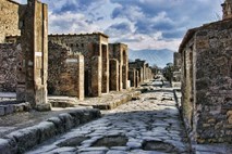 V Pompejih izkopali starorimsko svetišče 