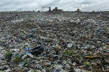Odpadki namesto v recikliranju končajo v morju?