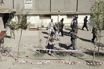 Volitve v Afganistanu ob kaosu in nasilju podaljšali