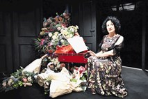 Kritika predstave Ne pozabite na rože v ljubljanski Drami: Bežne impresije