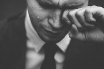 »Čustveni reset« in še nekaj drugih načinov, kako ustavite nabiranje solz