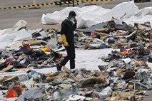 V Indoneziji naj bi odkrili trup strmoglavljenega letala