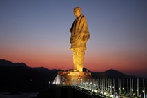 #foto V Indiji odkrili najvišji spomenik na svetu