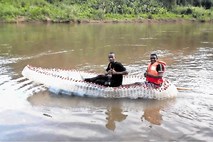 Kamerunski čolni iz reciklirane plastike