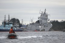 #foto #video Na Norveškem po trčenju s tankerjem rešujejo fregato