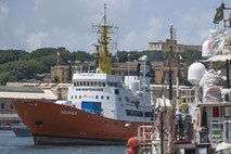 Italija bo zaradi nezakonitega ravnanja z odpadki zasegla ladjo Aquarius