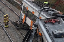 Pri Barceloni iztiril vlak, umrla najmanj ena oseba