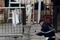 #foto V Rimu mafiji zasegli osem luksuznih vil