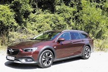 Opel insignia country tourer: Tihi in udobni dolgin
