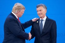 #video Trump na srečanju G20 na odru pustil argentinskega predsednika