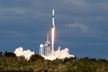 Zasebno podjetje SpaceX poslalo v vesolje 64 satelitov naenkrat