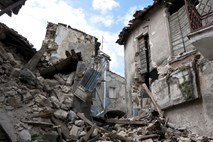 V Armeniji se spominjajo katastrofalnega potresa pred 30 leti