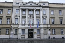 Hrvaški parlament sprejel reformo pokojninske zakonodaje in sporni zakon o rejništvu otrok