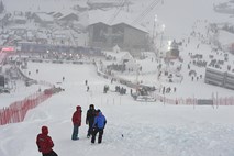 Alpski smučarji zaradi močnega vetra ostali brez slaloma 