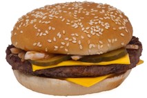 McDonald's bo zmanjšal vsebnost antibiotikov v govejem mesu