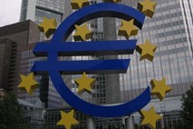 ECB s prihodnjim letom ukinja neto nakupe obveznic