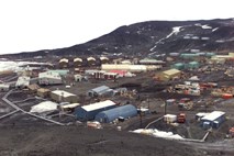  V raziskovalnem centru na Antarktiki umrla dva  tehnika