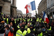 #foto Na protestih v Parizu tokrat manj ljudi
