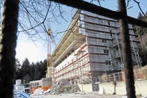 Lastnik Študentskega servisa Maribor  gradi na črno