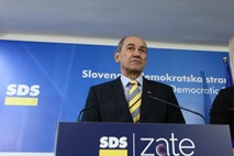 V SDS po zavrnitvi novele Zofvija za petek napovedali vložitev ustavne obtožbe zoper Šarca