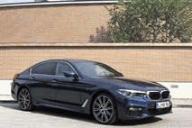 BMW serije 5 in audi A6: Kaj dosti več si voznik že težko zaželi