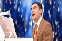 #video Turkmenistanski predsednik zapel svojo božično pesem