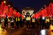 #foto V Franciji manjša udeležba na protestih rumenih jopičev