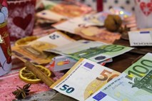 December hitreje prazni denarnice, a Slovenci kljub temu ostajamo varčni 
