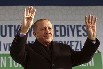 Erdogan povabil Trumpa v Turčijo 
