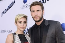 Miley Cyrus se je poročila z dolgoletnim partnerjem Liamom Hemsworthom