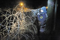 Informacijska pooblaščenka: Policija mora razkriti svoje ravnanje s prosilci za azil