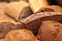 Tudi pri nas je vedno bolj priljubljen starodavni način peke kruha: Droži so kot domači prijatelj