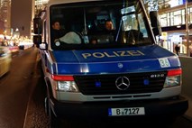 V Nemčiji z avtomobilom ranil več tujcev