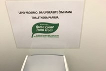 Kinodvor prosi za manjšo porabo toaletnega papirja