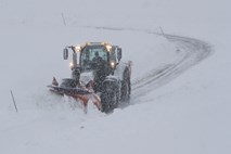 Sneženje povzroča težave v Avstriji in Nemčiji, na letališču v Münchnu odpovedali 120 letov 