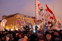 #foto V Budimpešti na ulicah več tisoč protivladnih protestnikov 