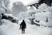 V Avstriji in na Bavarskem še naprej težave s snegom
