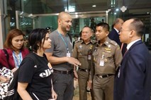 Tajske oblasti Savdijke niso izgnale, na odločitev o azilu bo čakala več dni 