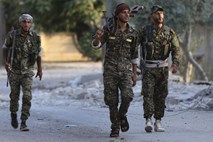 Sirski Kurdi zajeli osem tujih džihadistov, med njimi ameriškega najstnika