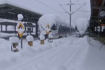 Snežni kaos v Avstriji, Nemčiji in Švici se nadaljuje 