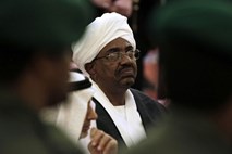 Sudanska policija s solzivcem nad protestnike 