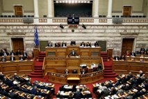 Grški parlament razpravlja o zaupnici vladi